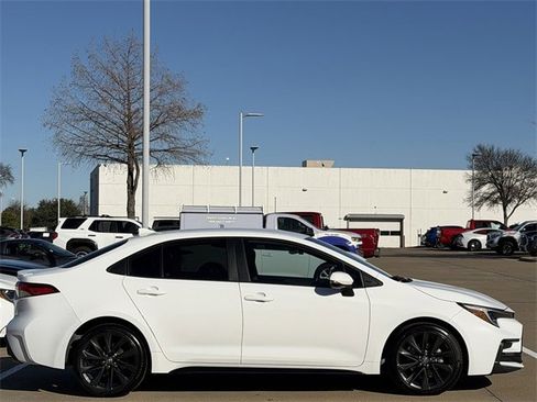 Certified 2023 Toyota Corolla SE image 3