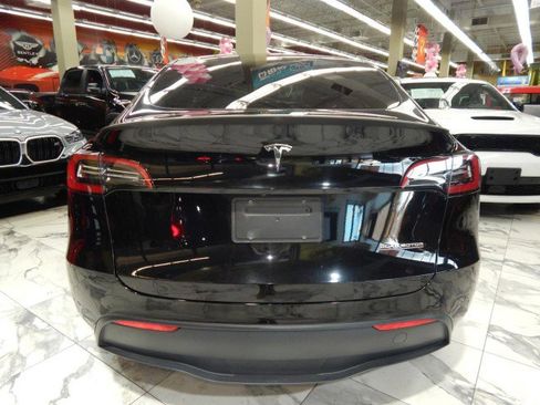 Used 2022 Tesla Model Y Performance image 4