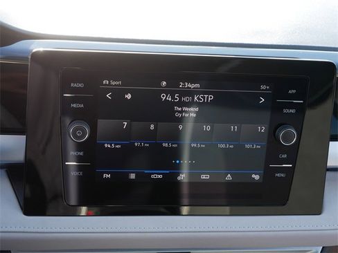 Certified 2025 Volkswagen Taos SE image 35