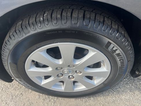 Used 2007 Toyota Camry XLE FWD image 9
