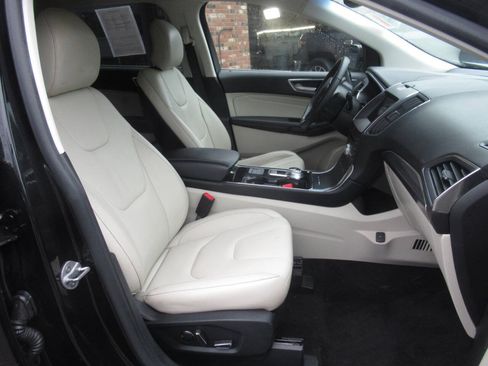 Used 2019 Ford Edge Titanium w/ Cold Weather Package AWD/4WD image 5