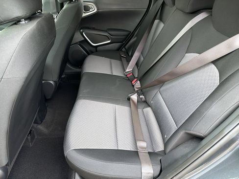Used 2025 Kia Soul LX w/ LX Technology Package FWD image 20