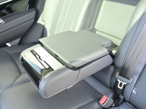 Used 2024 Land Rover Range Rover SE image 38