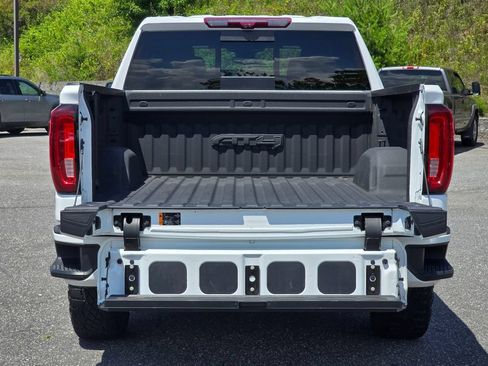 Certified 2023 GMC Sierra 1500 AT4 w/ Technology Package AWD/4WD image 17