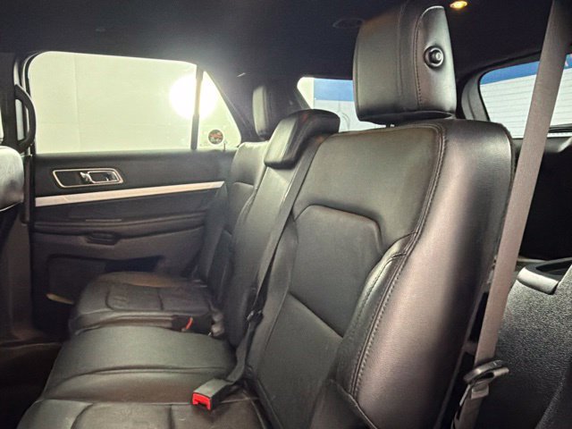 Used 2017 Ford Explorer XLT w/ Equipment Group 202A FWD image 30