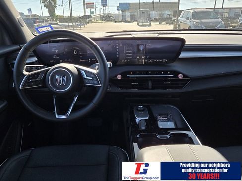 Used 2025 Buick Enclave Preferred image 2