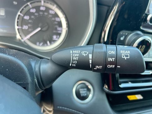 Used 2024 Toyota Highlander XSE FWD image 19