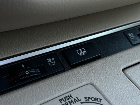 Used 2013 Lexus ES 300h ES 300h Sedan 4D image 55