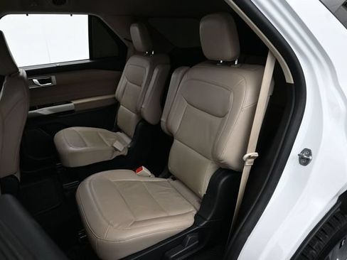 Certified 2022 Ford Explorer Limited w/ Equipment Group 301A RWD image 28