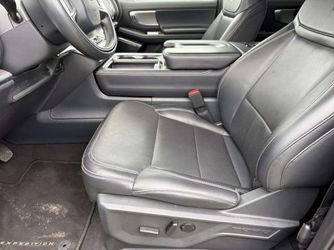 Certified 2025 Ford Expedition Platinum AWD/4WD image 17