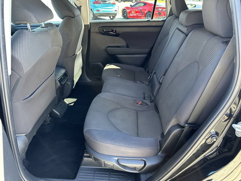 Used 2022 Toyota Highlander LE FWD image 21