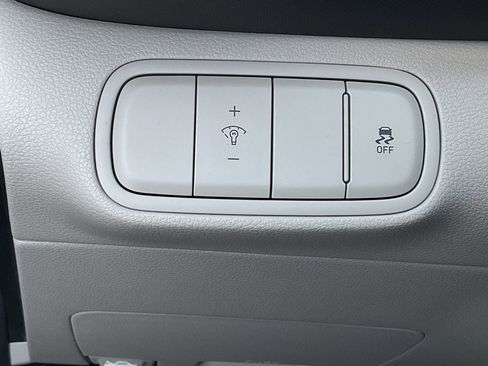 Used 2025 Hyundai Venue SEL image 28