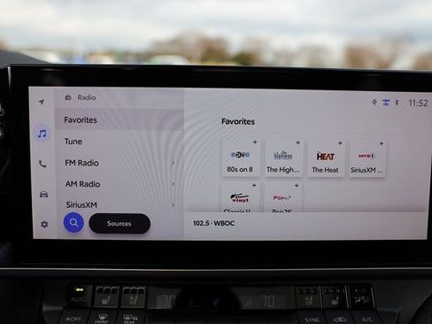 Used 2025 Toyota Camry XLE image 25