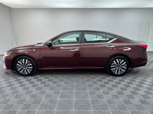 Used 2024 Nissan Altima 2.5 SV image 10