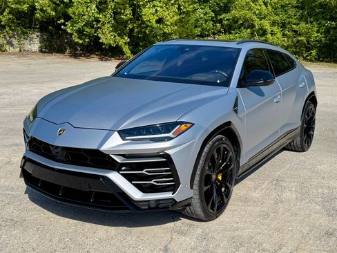 Used 2021 Lamborghini Urus image 2