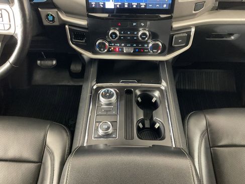 Used 2022 Ford Expedition XLT image 15