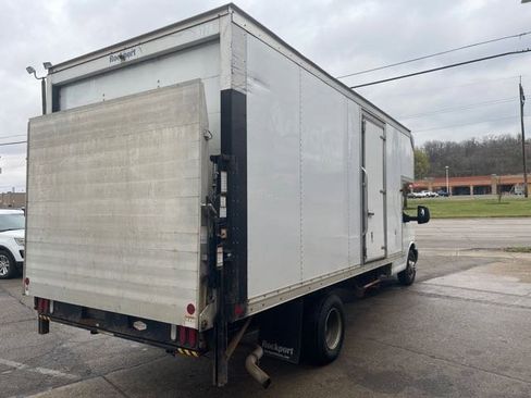 Used 2018 Chevrolet Express 4500 Extended w/ Driver Convenience Package image 6