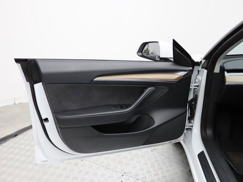 Used 2023 Tesla Model 3 Standard Range image 16