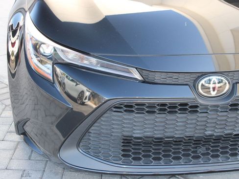 Used 2022 Toyota Corolla LE image 11