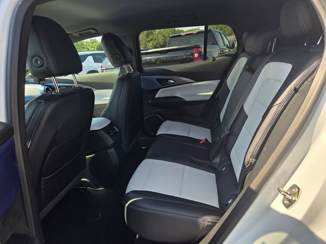 Certified 2024 Chevrolet Equinox EV LT w/ LPO, Blackout Package FWD image 13