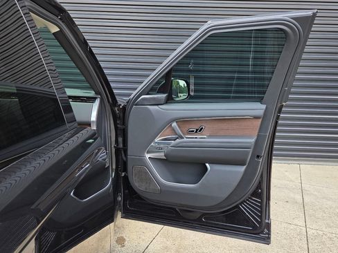Used 2025 Land Rover Range Rover Autobiography AWD/4WD image 19