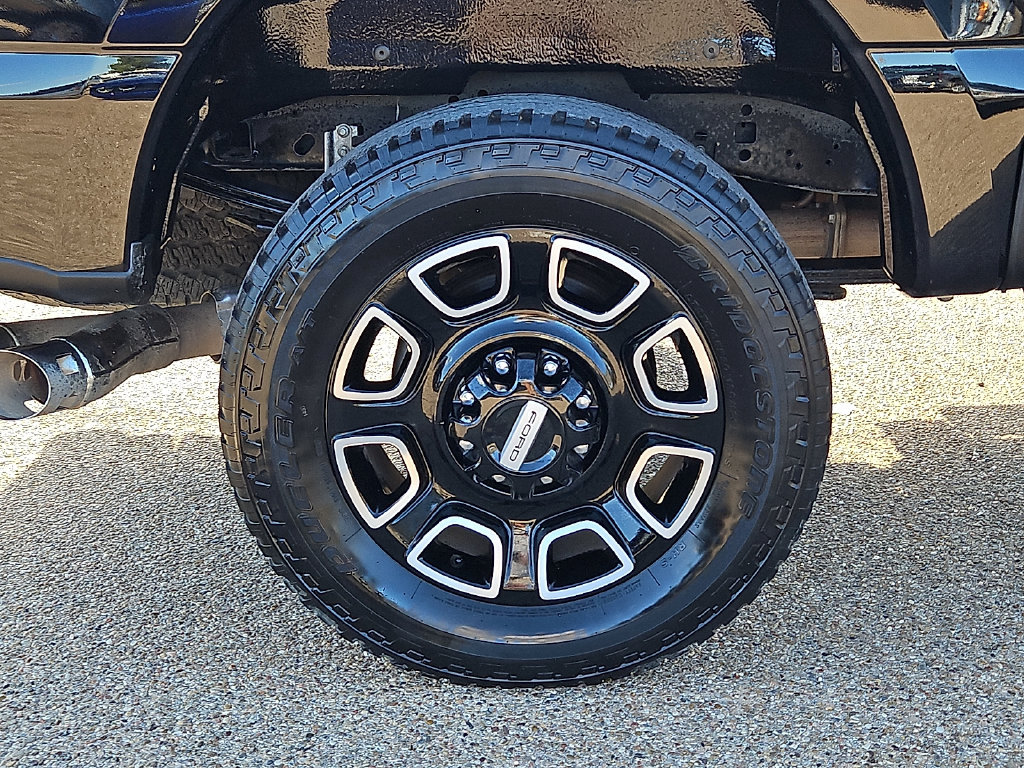 Used 2025 Ford F250 Platinum w/ FX4 Off-Road Package AWD/4WD image 13