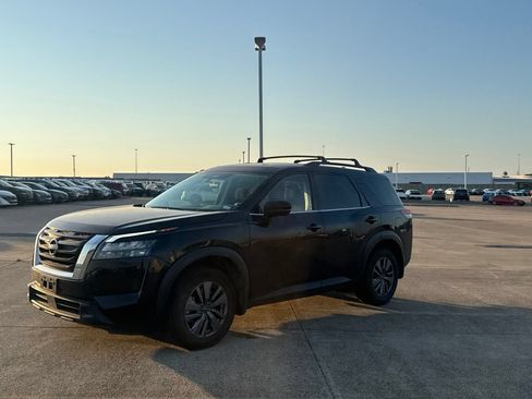 Certified 2024 Nissan Pathfinder SV FWD image 10