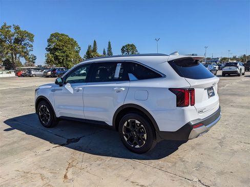 Certified 2025 Kia Sorento S w/ Panoramic Sunroof Package image 7