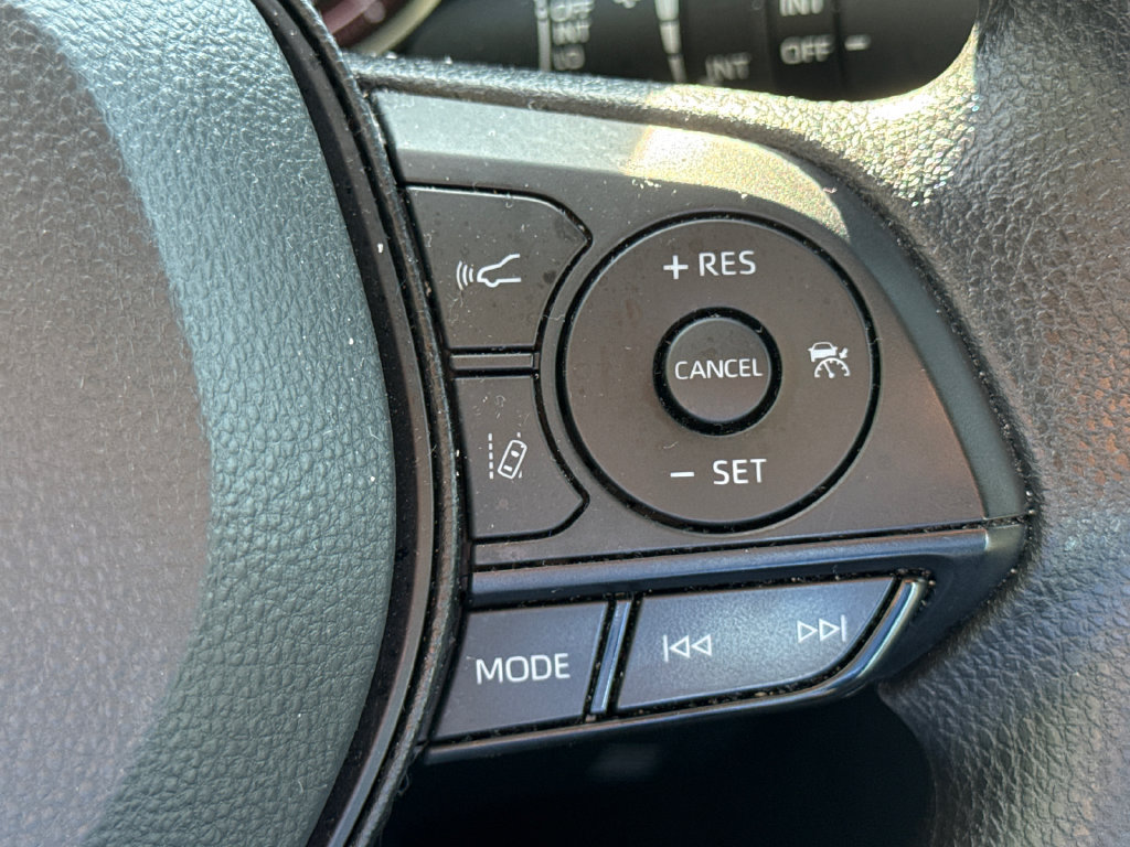 Used 2025 Toyota RAV4 XLE w/ Convenience Package FWD image 28