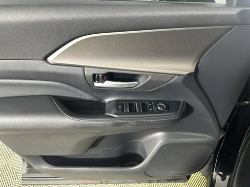 Used 2024 Toyota Grand Highlander AWD image 13