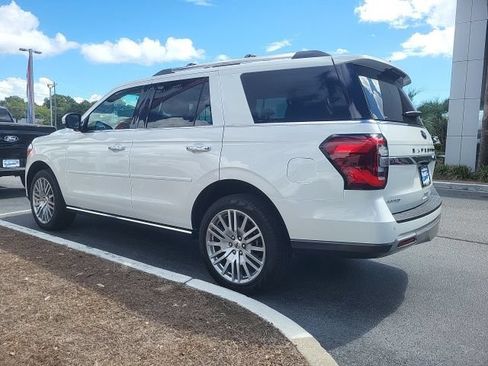 Used 2024 Ford Expedition Limited AWD/4WD image 3