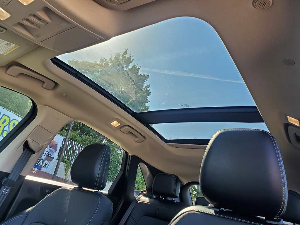 Used 2020 Ford Escape Titanium w/ Titanium Premium Package 2.0 FWD image 29