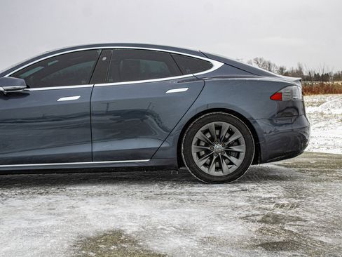 Used 2020 Tesla Model S Long Range Plus image 34