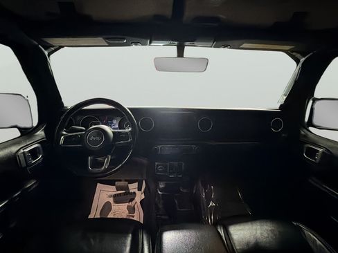 Used 2018 Jeep Wrangler Unlimited Sahara AWD/4WD image 14