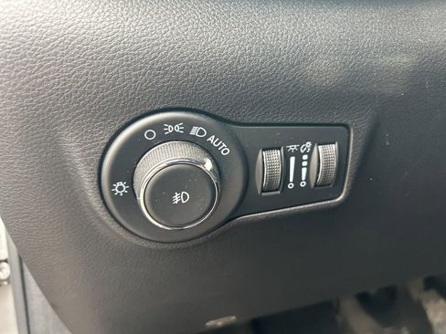 Used 2022 Jeep Compass Limited w/ Sun and Sound Group image 17