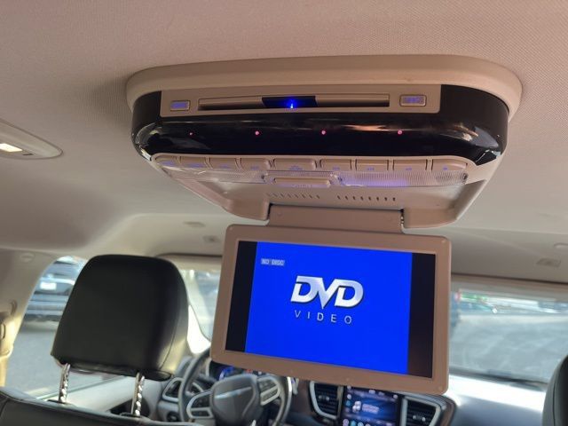 Used 2019 Chrysler Pacifica Touring-L FWD image 38