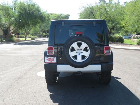 Used 2012 Jeep Wrangler Unlimited Sahara w/ Mopar Chrome Edition Group image 12