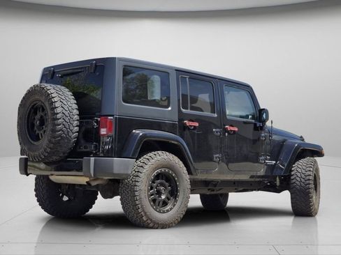 Used 2018 Jeep Wrangler Unlimited Sahara AWD/4WD image 15