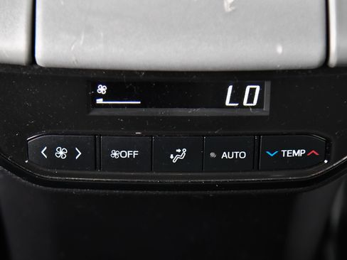 Used 2022 Toyota Highlander LE AWD/4WD image 36