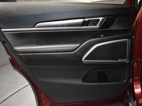 Used 2024 Kia Telluride S image 16