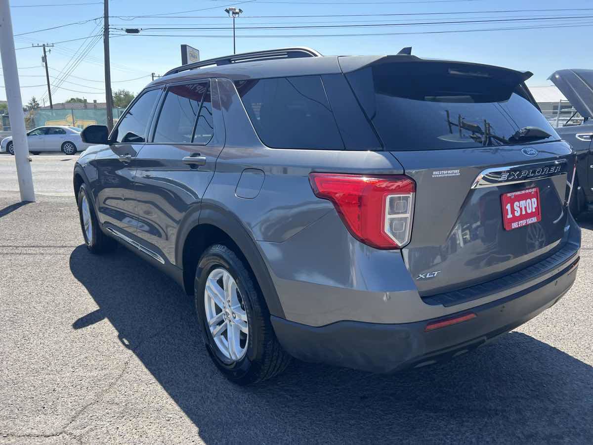 Used 2023 Ford Explorer XLT AWD/4WD image 7
