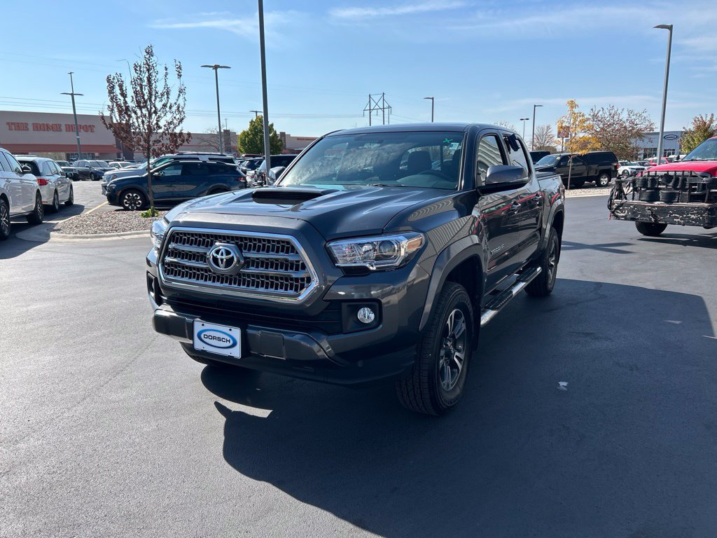 Used 2016 Toyota Tacoma TRD Sport w/ Towing Package AWD/4WD image 24
