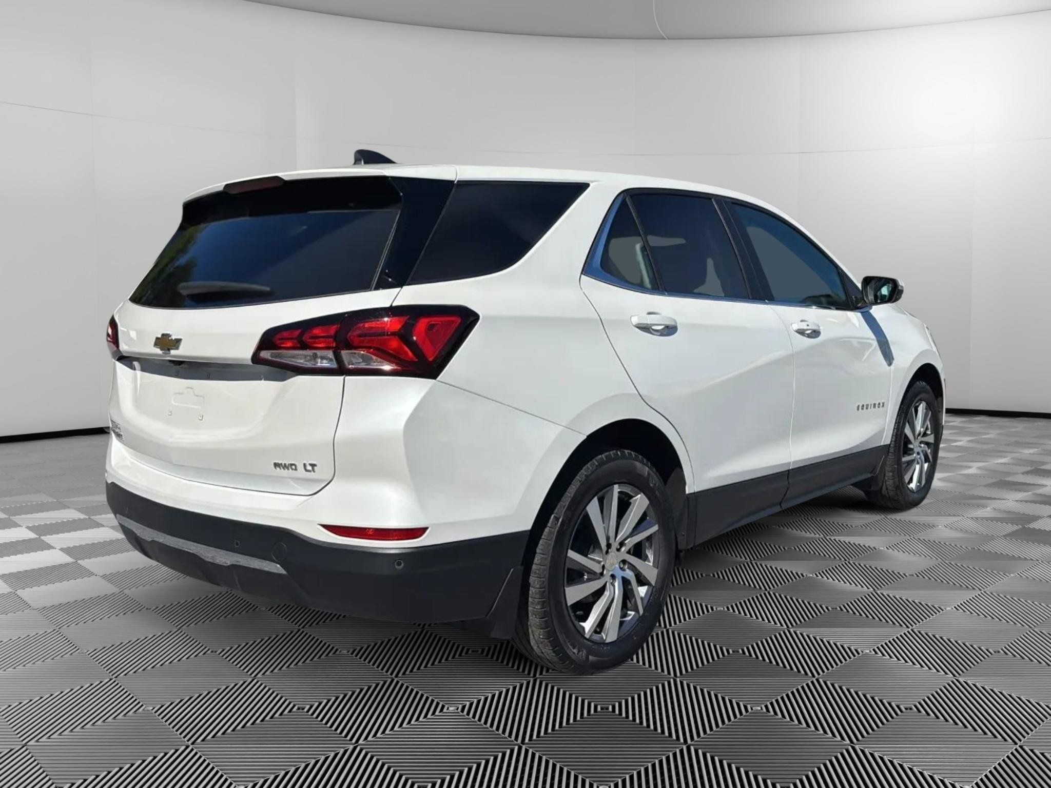 Used 2023 Chevrolet Equinox LT AWD/4WD image 4