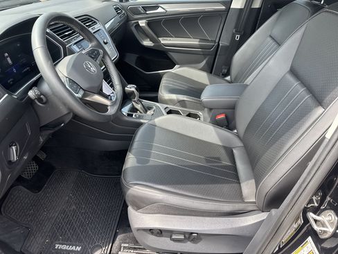 Used 2024 Volkswagen Tiguan SE FWD image 5
