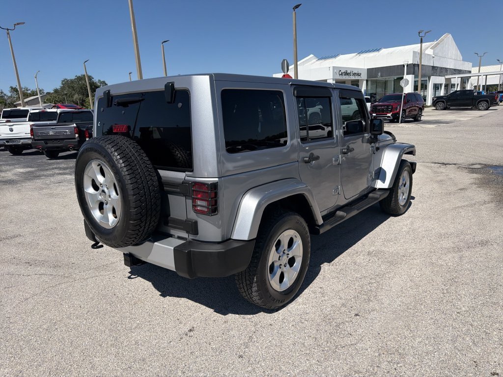 Used 2014 Jeep Wrangler Unlimited Sahara w/ Max Tow Package AWD/4WD image 4