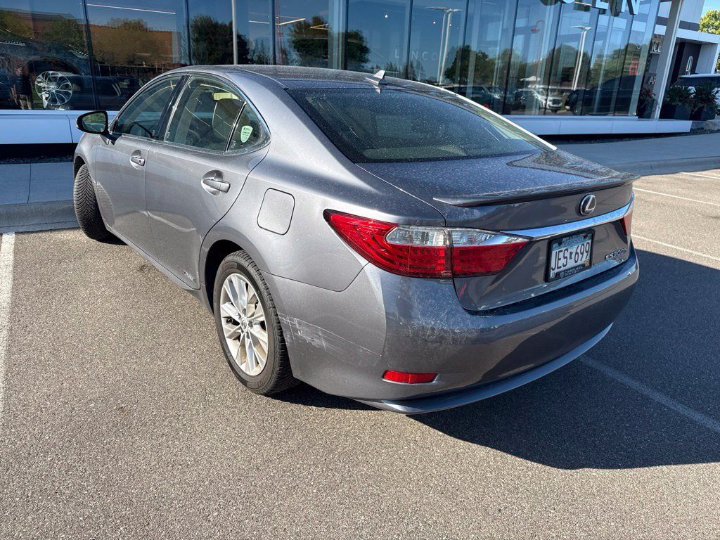Used 2013 Lexus ES 300h w/ Luxury Pkg FWD image 3