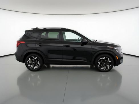 Used 2025 Kia Seltos S image 11