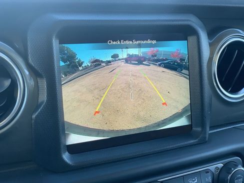 Used 2023 Jeep Wrangler Sahara image 12