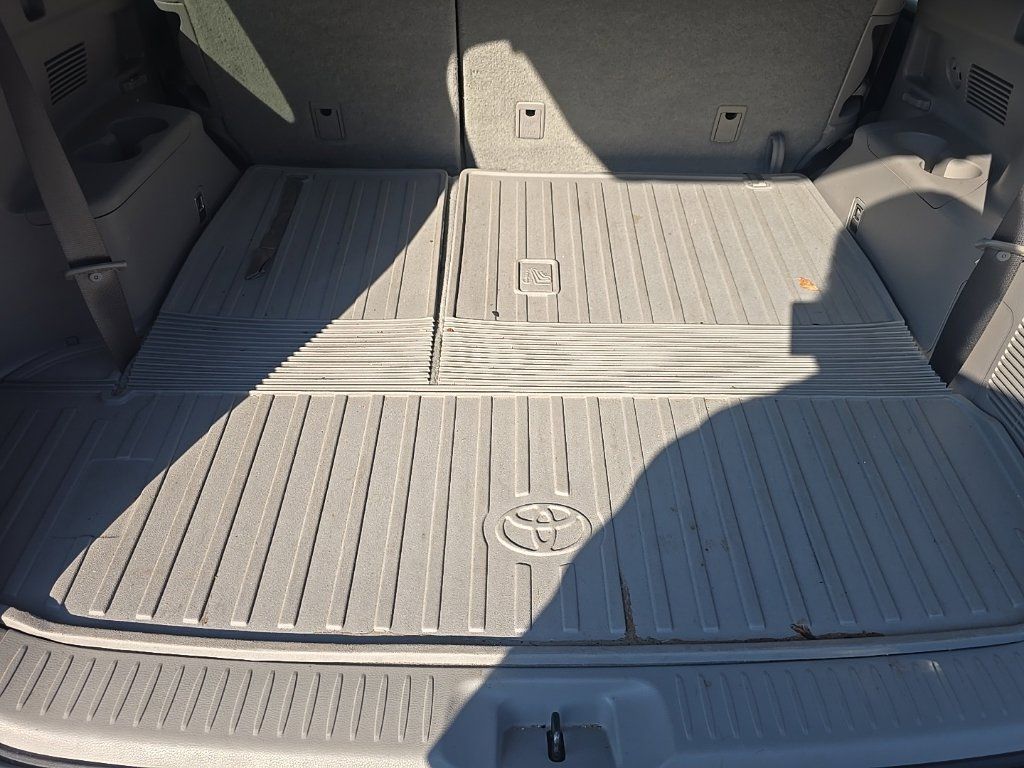 Used 2014 Toyota Highlander XLE AWD/4WD image 10