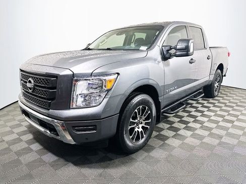 Used 2024 Nissan Titan SV w/ SV Convenience Package image 4